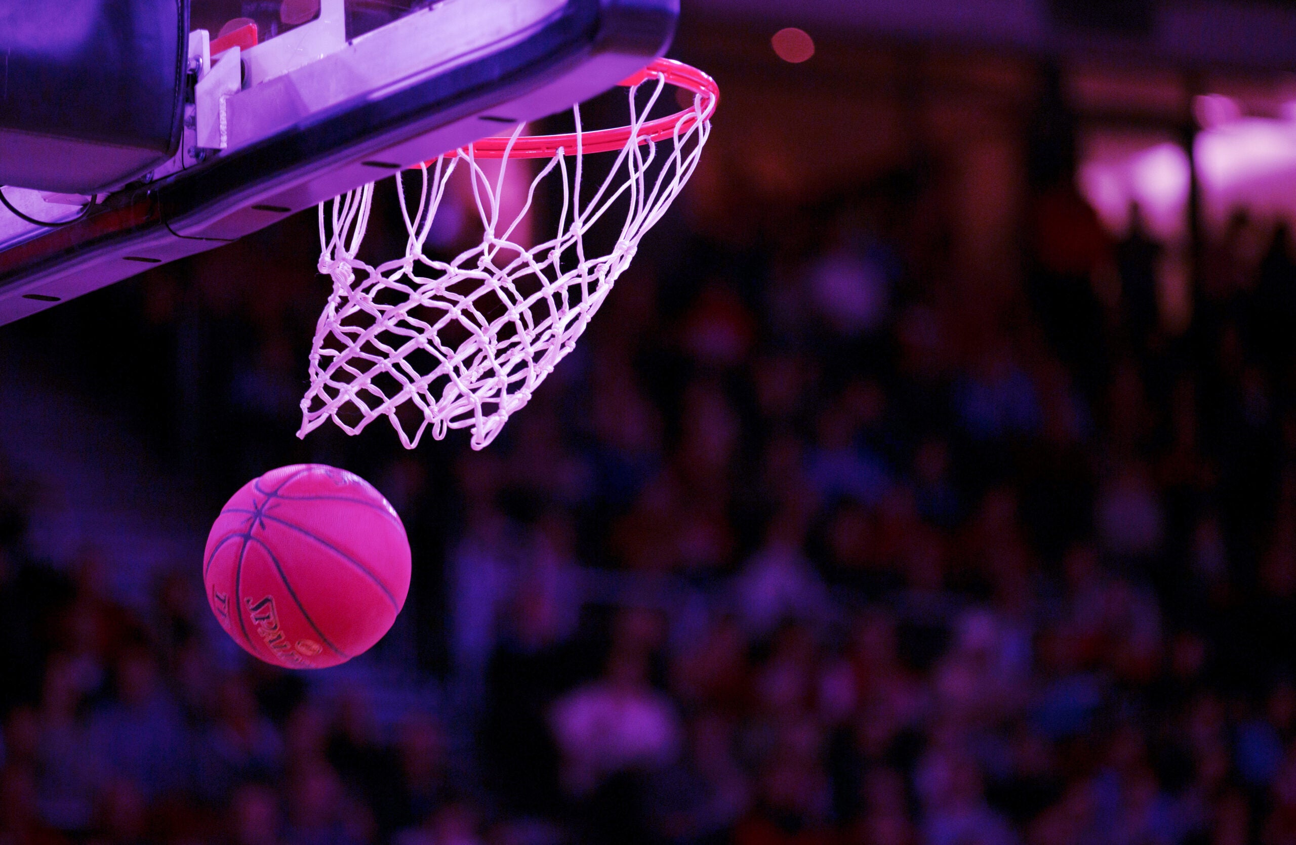 How to Watch the 2024 College Basketball Tournament Without Cable